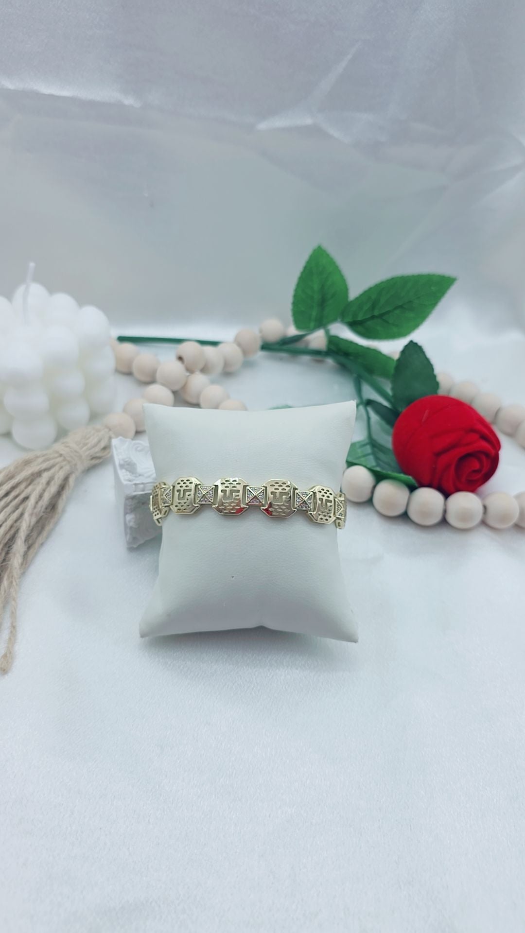 BRACELET