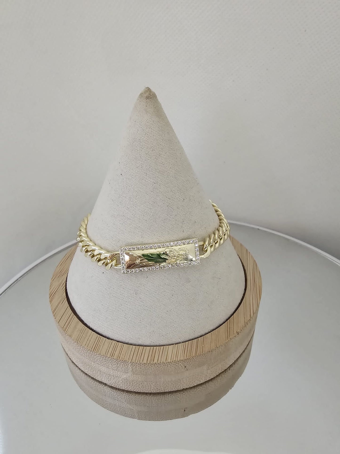 BRACELET