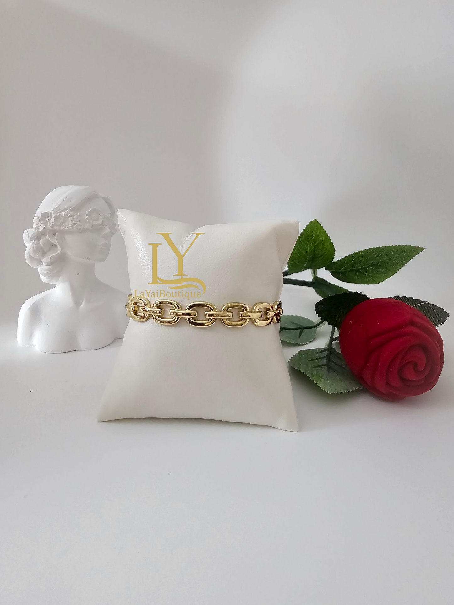 BRACELET