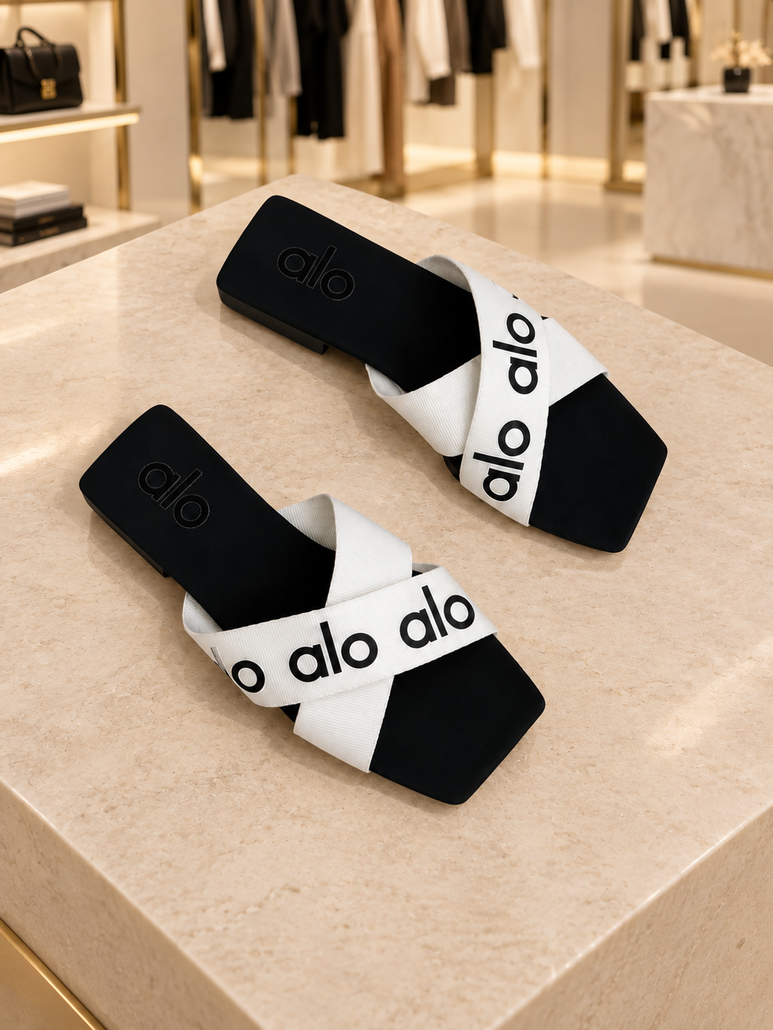 Urban Alo Sandals / Standard Line White